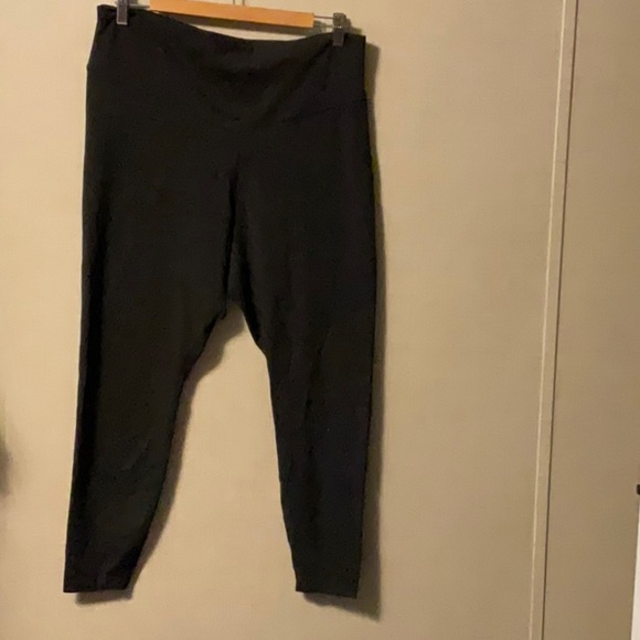 Old Navy Classic Black Leggings - Picture 1 of 5